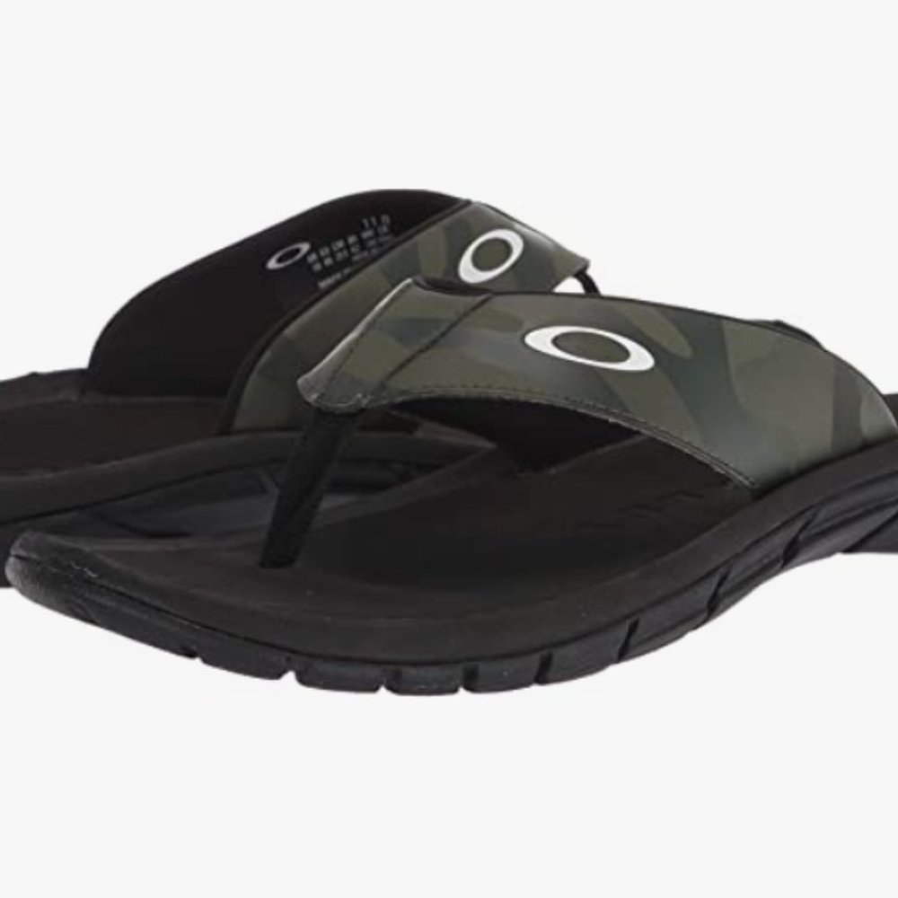BRAND NEW Oakley Supercoil Mens Camo Sandals